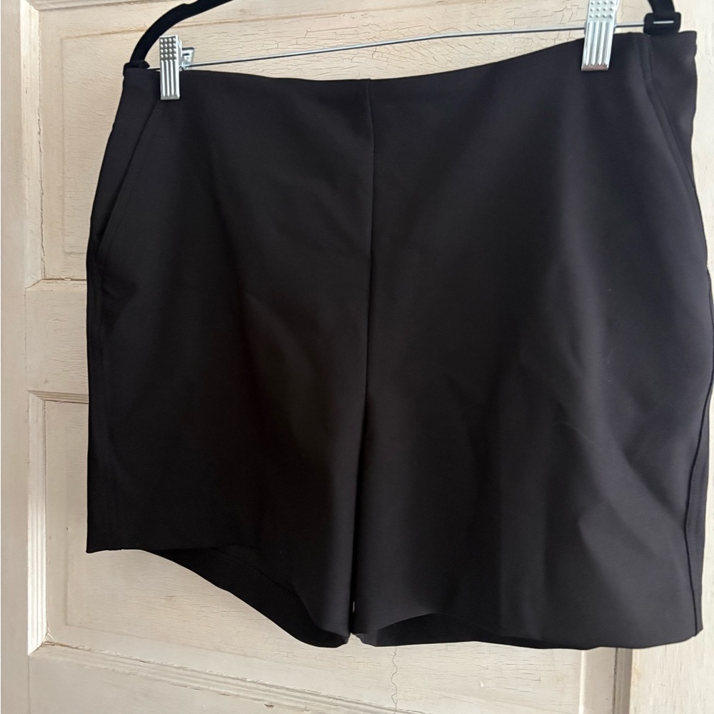 NWT Rachel Zoe black  Women's Shorts. Size 12, pull on, slit pockets, 4 inch ins
